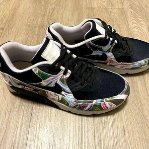 Womens Nike Air Max size 8 black and white with multi colored swirl and comfy!